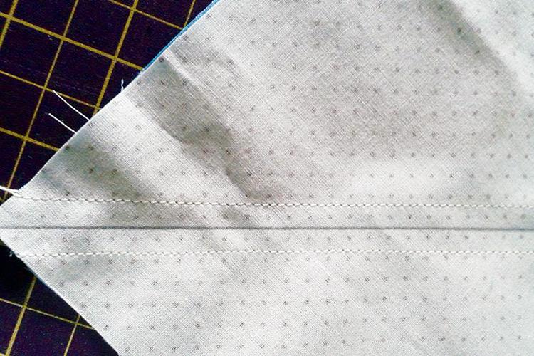 Linha na diagonal de um quadrado de tecido