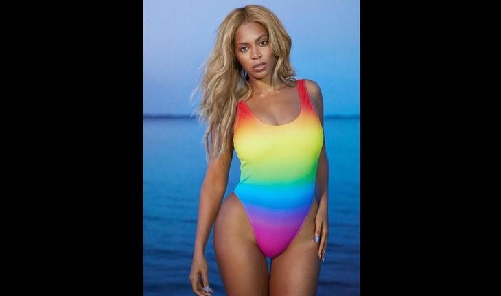 Beyoncé usa maiô cavado nas cores do arco íris