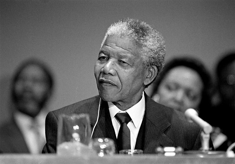 Nelson Mandela, ex-presidente, terno