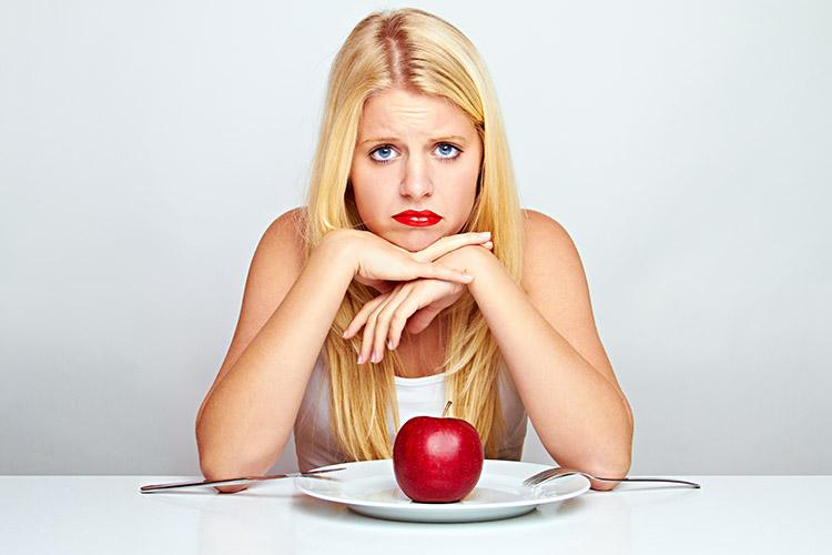 mulher-triste-comendo-depressão-obesidade