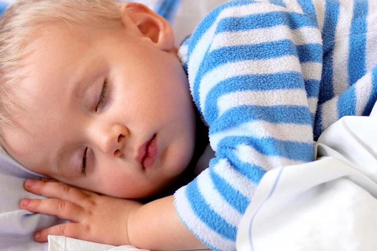 como fazer o bebê dormir sozinho