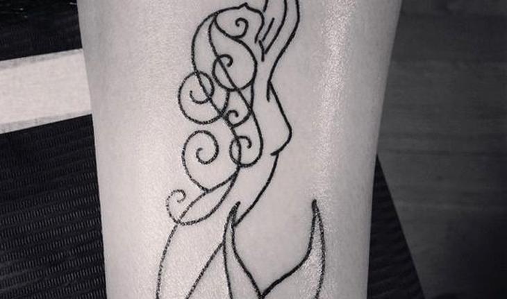 tatuagem de sereia com contorno
