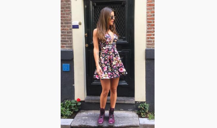 Giordana Serrano vestido floral cintura marcada instagram