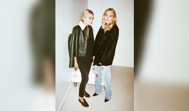 As irmãs Olsen também são adeptas de casacos. Nessa imagem, Ashely veste jaqueta de couro verde e Mary Kate casaco de pelos preto.