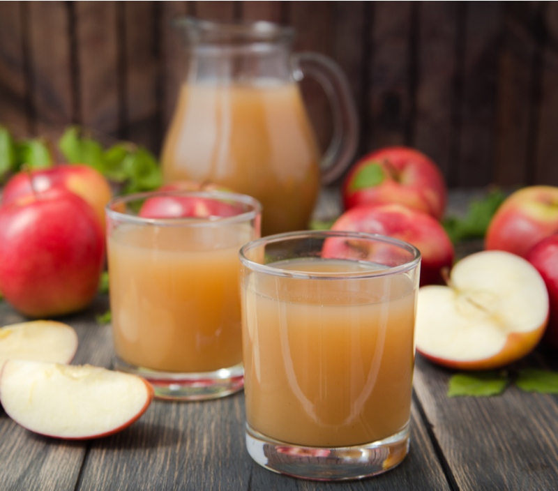 Confira o preparo de uma vitamina refrescante de maçã