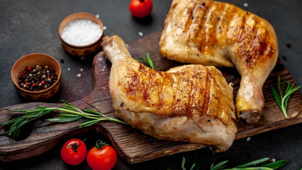 Se na hora de cozinhar o frango você sempre se pergunta como acertar no tempero, esses pratos temperados vão te ajudar!
