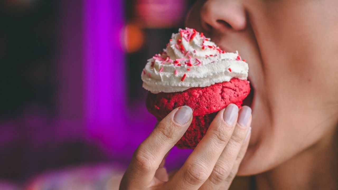 Muito além das cáries: entenda como o açúcar pode prejudicar sua saúde oral