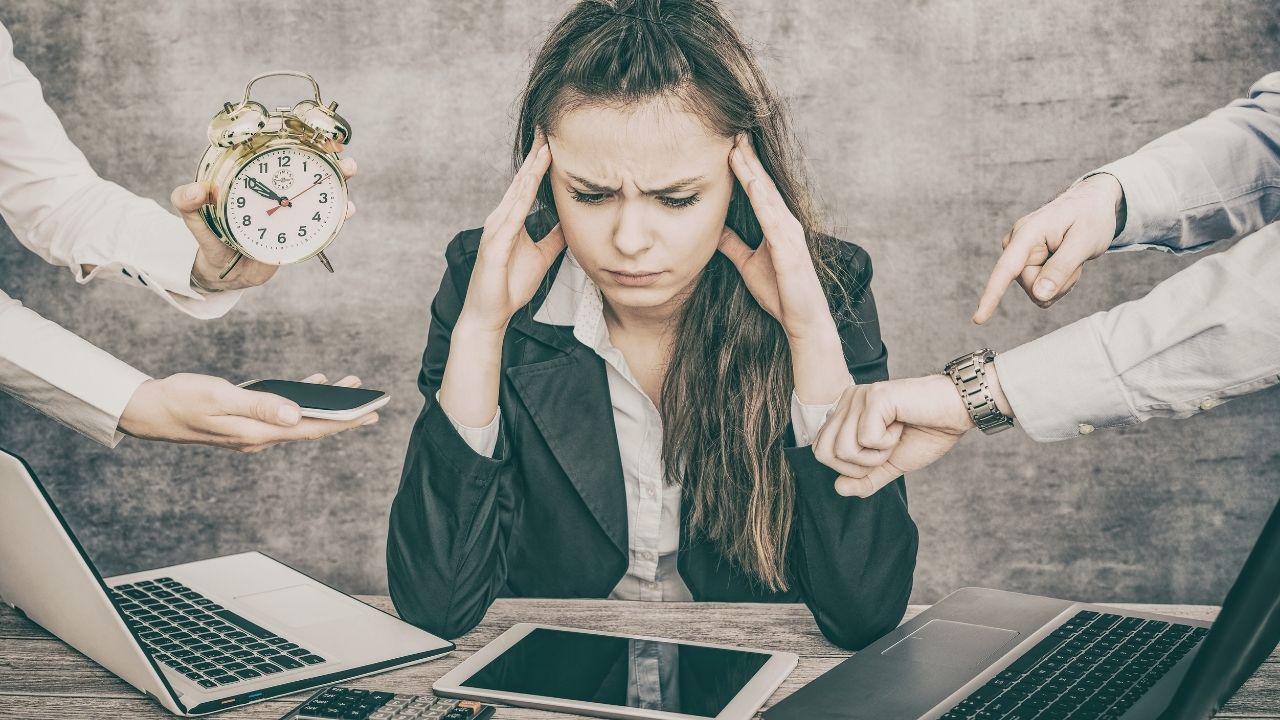 O esgotamento profissional é o principal responsável pela Síndrome de Burnout, já considerada uma doença trabalhista; saiba mais