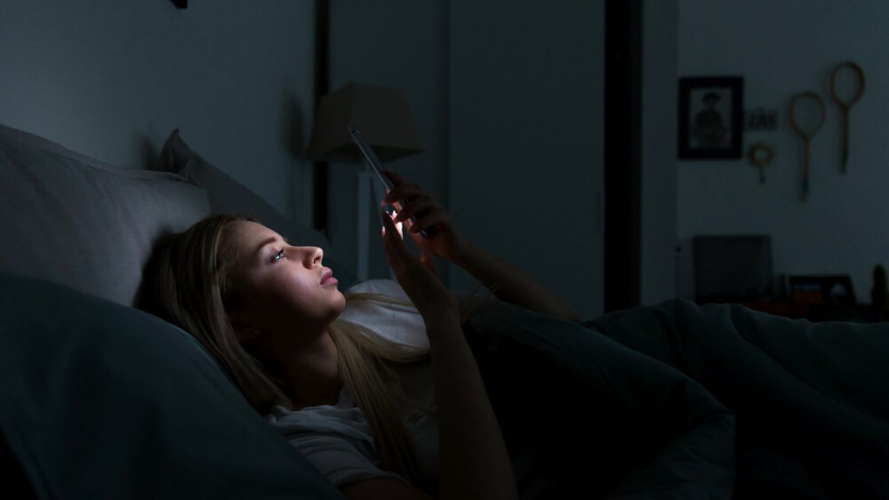 Saiba como o uso intenso do celular pode afetar negativamente sua saúde