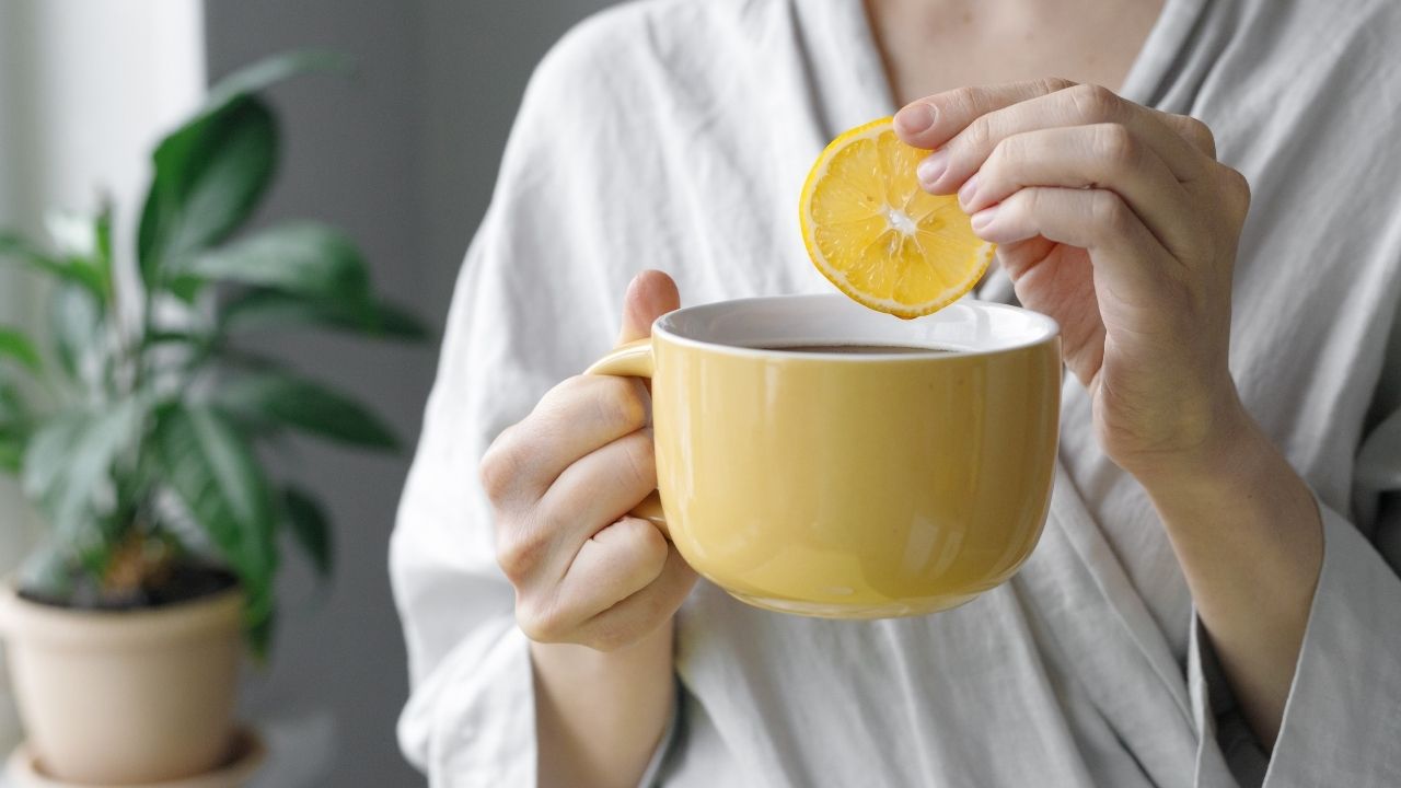 Chá detox funciona? Desvende mitos e verdades sobre a bebida