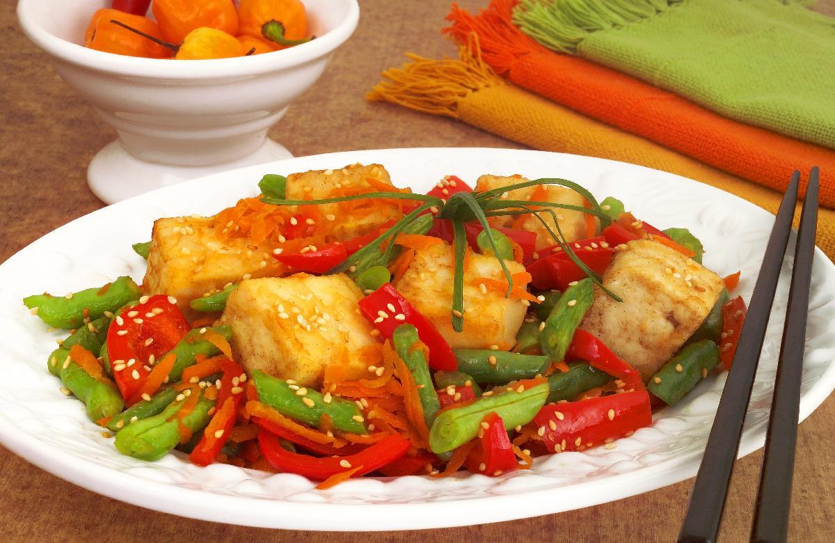 Tofu oriental com vegetais 