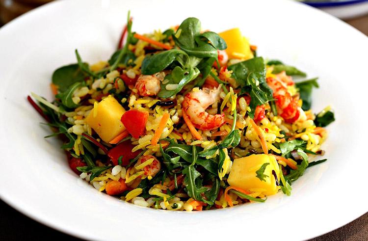Salada de arroz com camarão 