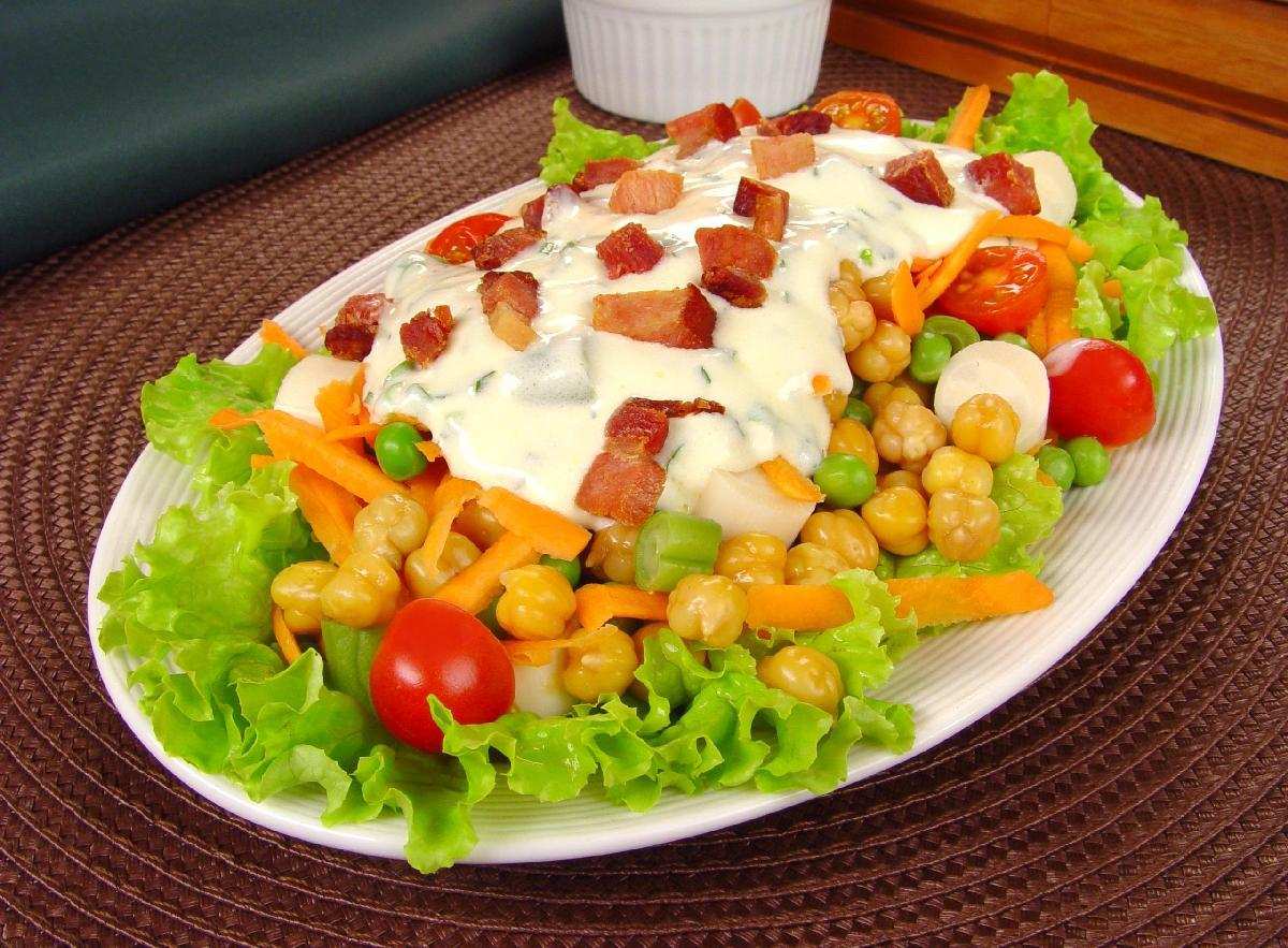 Salada de grão-de-bico crocante 