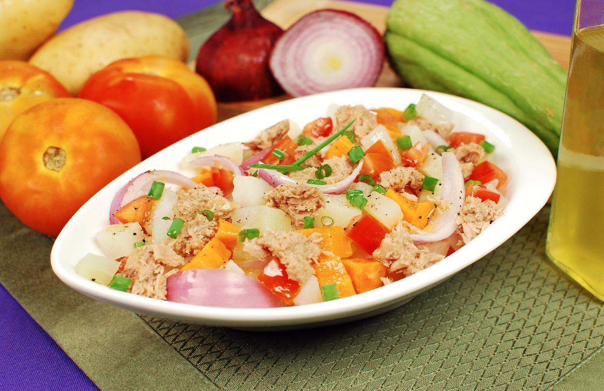 Salada de legumes com atum 