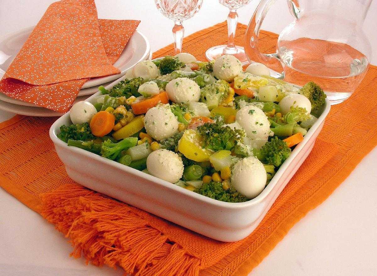 Salada de legumes e requeijão 