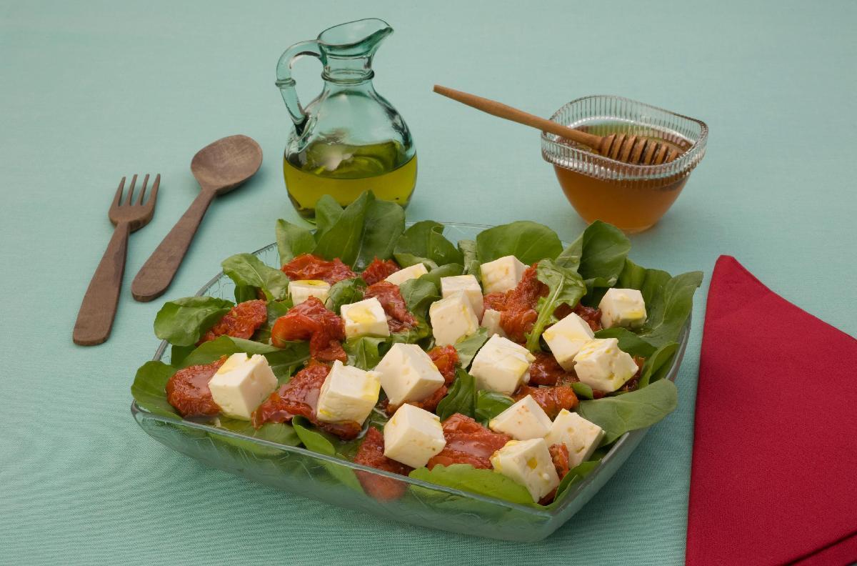 Salada de rúcula e tomate seco 