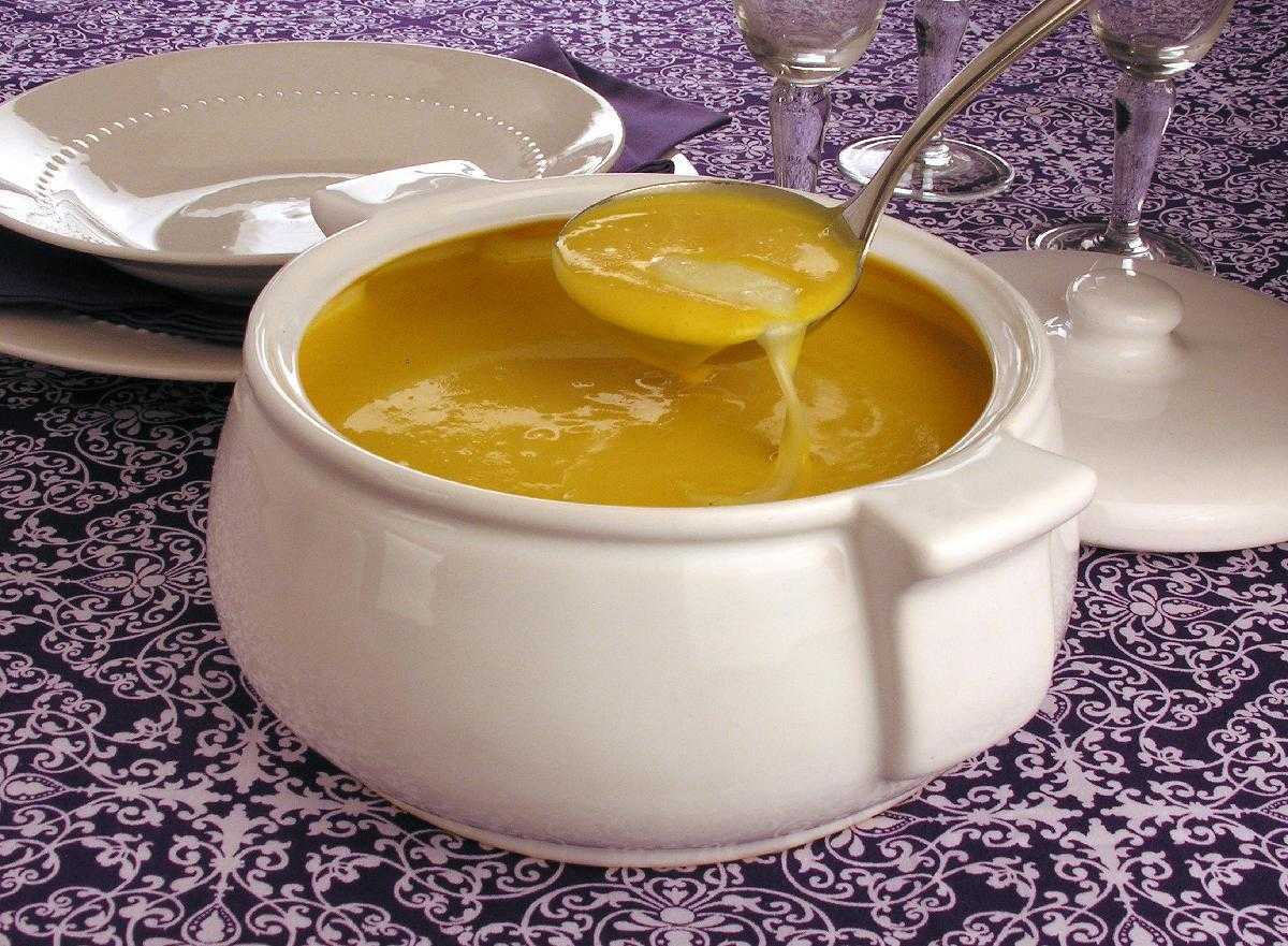 Sopa de abóbora e queijo 