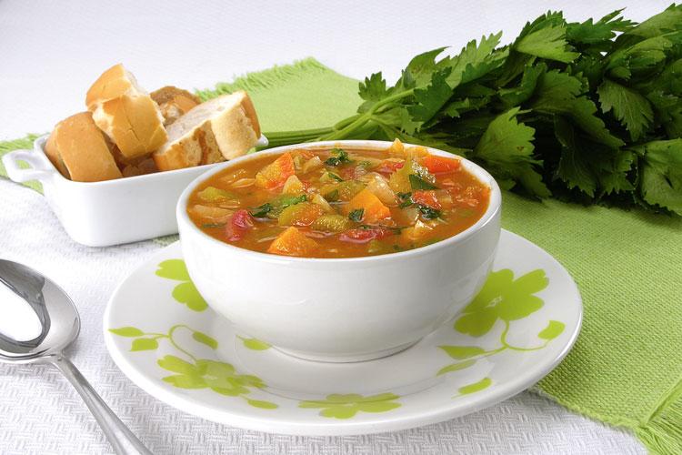 Nada como uma sopa deliciosa para os dias frios, não é? Confira esta receita de sopa de legumes, que além de ser uma tentação, é muito saudável!