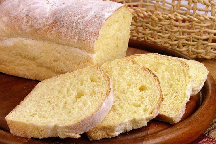 Ninguém resiste a um pão caseiro quentinho, saindo do forno. Então, que tal fazer um pão de mandioquinha hoje para o café da tarde? Fica uma delícia!