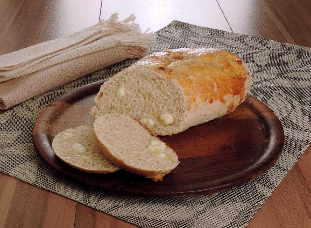 Pão integral com queijos 
