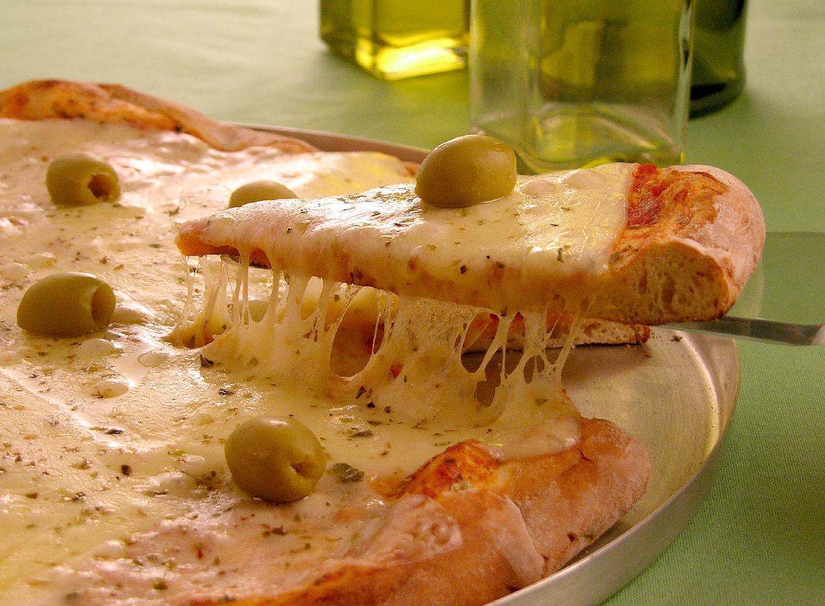 Pizza de mussarela 