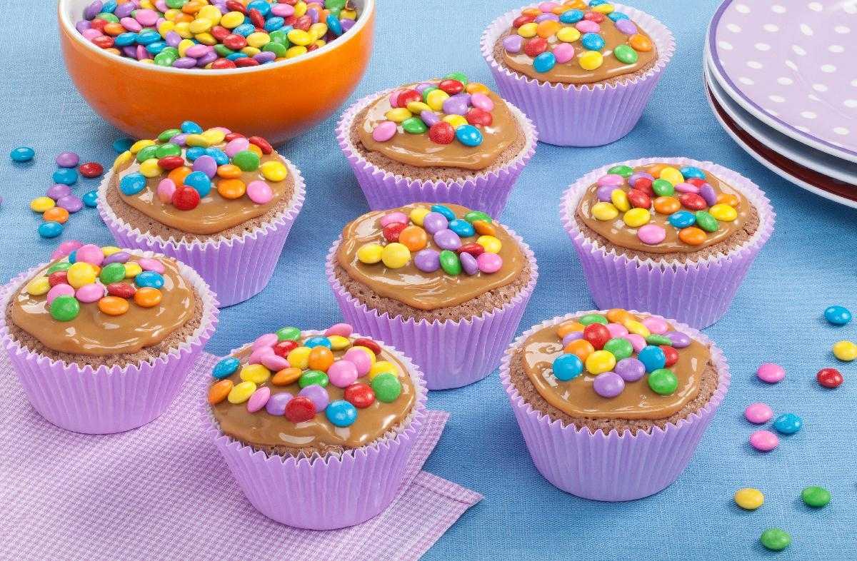 Cupcake de confeitos coloridos 