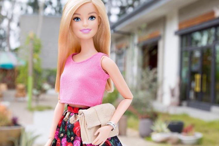 A boneca mais fashion do mundo está nas redes sociais! Os looks da Barbie no Instagram representam bem a boneca e servem de inspiração! Veja fotos