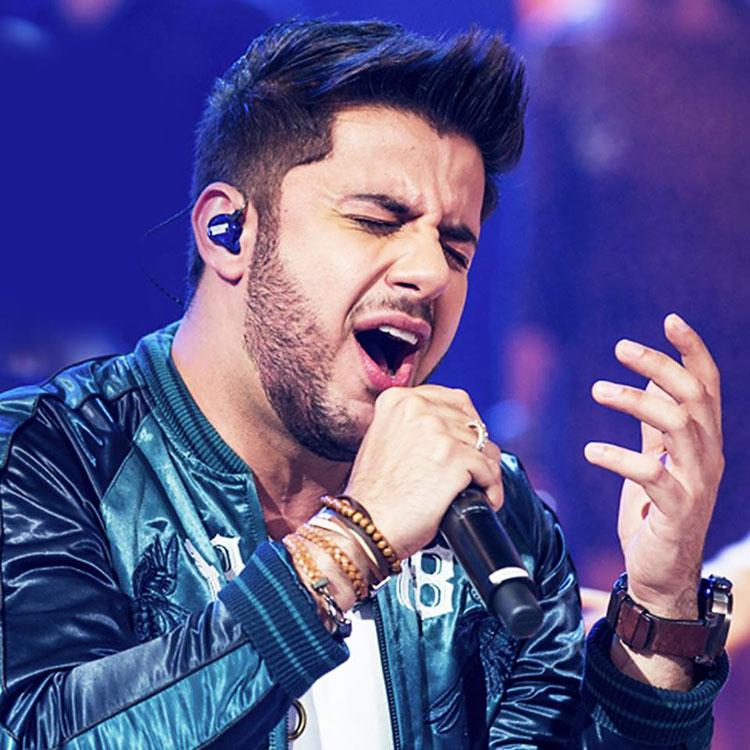 Os fãs de Cristiano Araújo ganharam um presente um ano após a morte do ídolo. Confira a música Vai Doer, uma das 15 canções inéditas do cantor.
