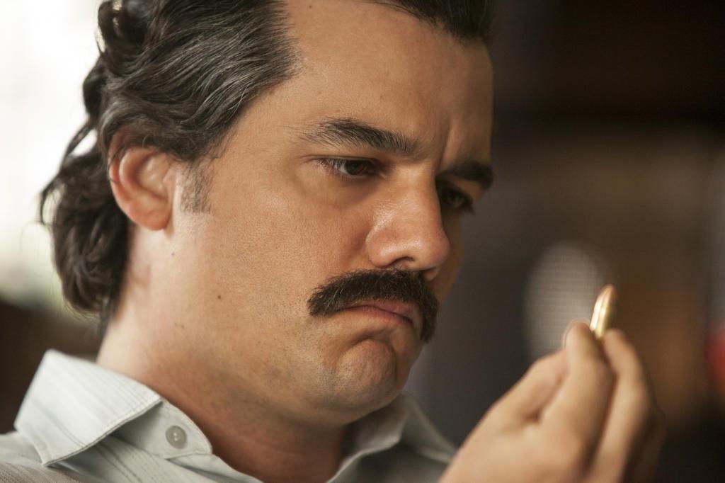 Netflix divulga cenas da segunda temporada de Narcos. Wagner Moura, que interpreta o protagonista Pablo Escobar, pode ser visto em algumas delas.