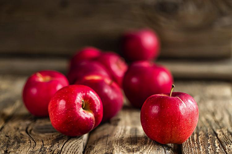A maçã é uma fruta poderosa, fácil de encontrar e muito versátil. Basta 1 unidade por dia para seu cérebro e memória sentirem a diferença!