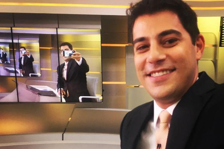O apresentador Evaristo Costa comemorou seu aniversário na sexta (30) com um vídeo em que responde as perguntas de seus fãs na internet. Confira!