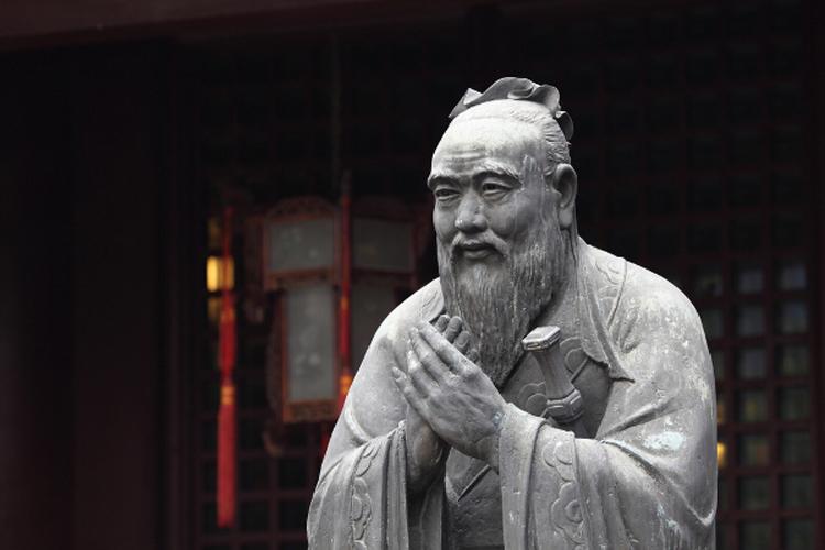 O filósofo e pensador chinês Confúcio pregou a moralidade pessoal, a justiça e a sinceridade no século 6 a.C. Saiba mais sobre sua trajetória!