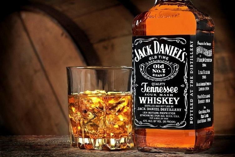 O uísque Jack Daniels, um dos mais famosos e vendidos no mundo, na verdade foi criado por um homem que trabalhava como escravo na destilaria do Tenessee