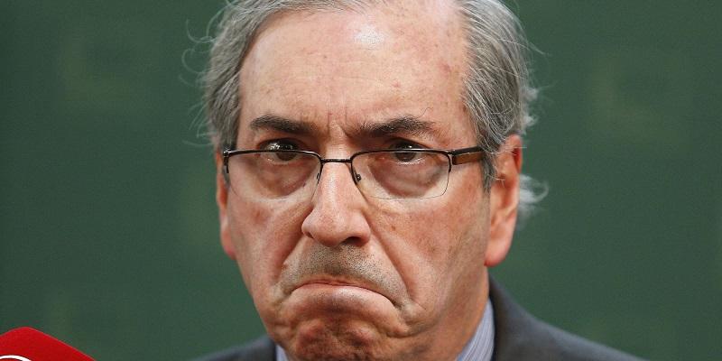 Eduardo Cunha, ex-presidente da Câmara, ficou com os olhos marejados ao decidir por sua renúncia. A internet, claro, não perdoou