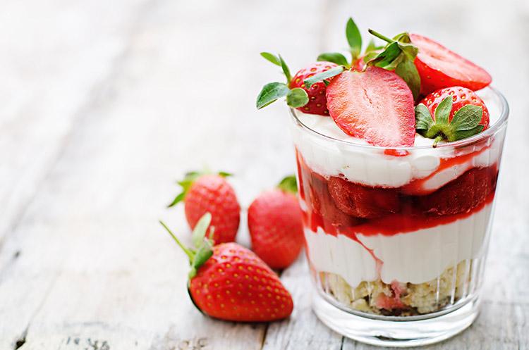 O iogurte possui bactérias que ajudam o intestino a funcionar como um reloginho. Saiba porque você deve consumir essa delícia todos os dias