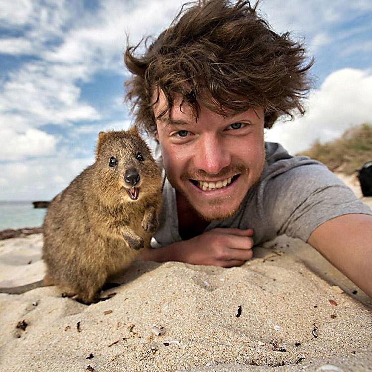 Você vai se apaixonar por esse rapaz que tira selfies com animais! 