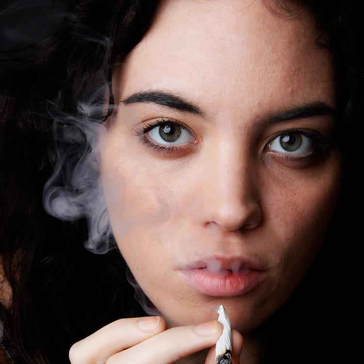 Fumar maconha prejudica as células do cérebro de adolescentes? 