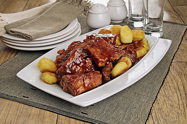 Costelinha barbecue. Faça essa receita que é uma deliciosa combinação do sabor da carne de porco com o molho agridoce barbecue!