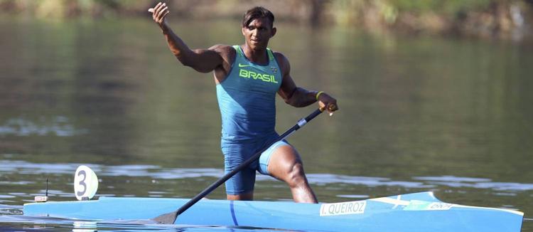 Isaquias Queiroz faz história ao conquistar medalha na Canoagem 