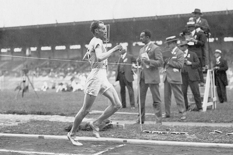 As Olimpíadas de 1924 foram disputadas em Paris. Os 44 países participantes estiveram representados por 3.089 atletas (2.954 homens e 135 mulheres).