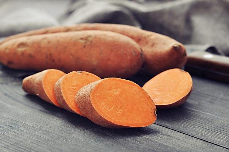 Batata-doce não é comida somente de marombeiros! Quem busca uma vida mais saudável também pode investir nela! Veja 5 motivos para consumir já!