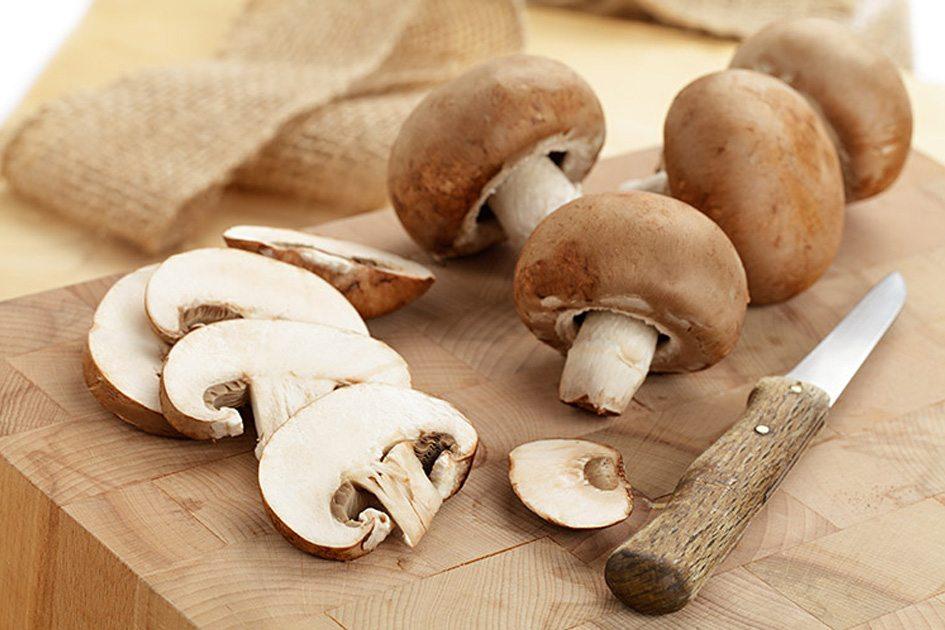 Existem diversos benefícios do cogumelo para a saúde humana. Ele é um alimento capaz de blindar sua saúde, já que atua no sistema de defesa do organismo.