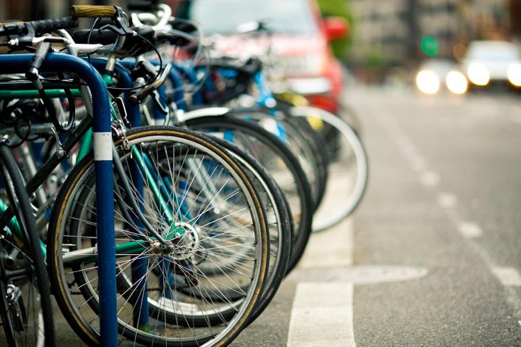 Considerada um dos transportes mais saudáveis e que geram poluição zero, a bike é uma invenção maravilhosa. Descubra como surgiu a bicicleta!