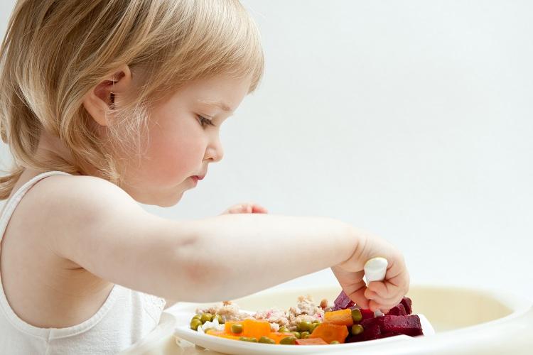 Alimentação infantil: 5 dicas para incluir alimentos saudáveis na refeição 