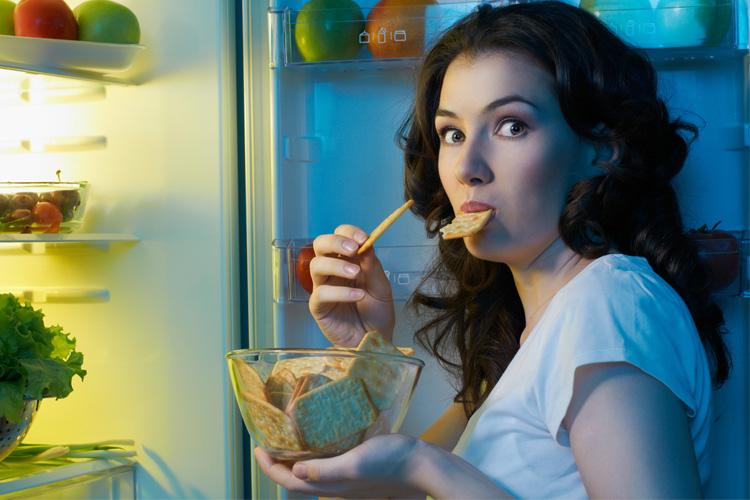 Comer à noite: 10 mitos e verdades desvendados por nutricionistas 