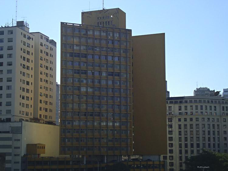 Depois do famoso incêndio de 1974, mistérios e histórias de fantasmas ainda cercam o Edifício Joelma, em São Paulo. Hoje, Praça da Bandeira