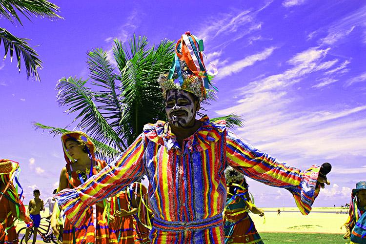 Mitos, lendas, adivinhas, ditados, crendices, músicas, danças típicas, artesanato, festas tradicionais, brincadeiras. Conheça o Folclore Brasileiro!