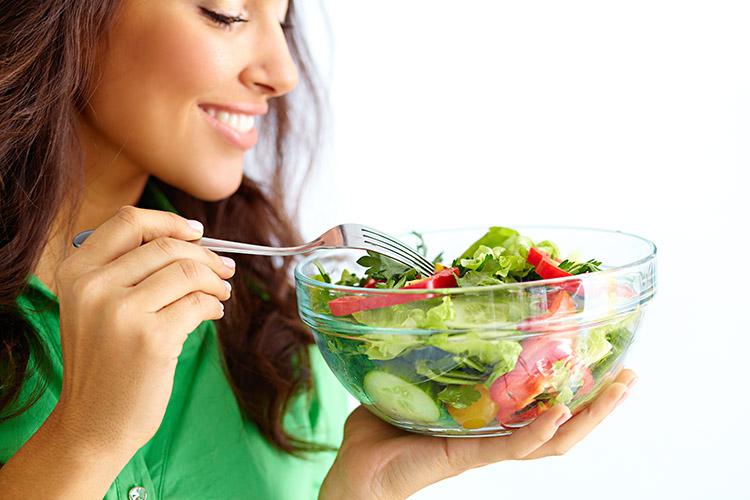 Existem saladas que, além de darem mais sabor à rotina, ainda colaboram para proteger a saúde, inclusive melhorar o funcionamento da tireoide.