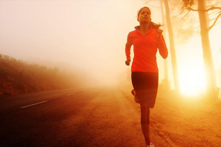 Sair em uma caminhada, mesmo que não seja uma maratona, pode fazer um bem danado à saúde do corpo. Além disso, a atividade física é ótima para a memória!