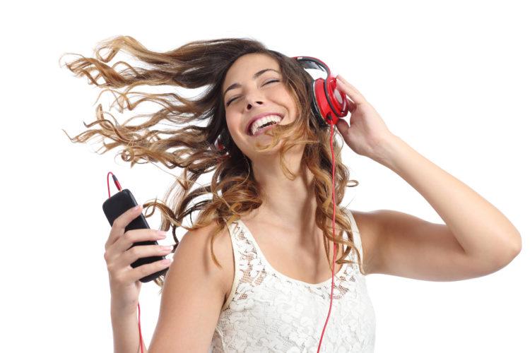 Gosta de tocar algum instrumento? Nas lojas virtuais existem aplicativos musicais para você fazer um som usando seu dispositivo móvel. Confira alguns deles!